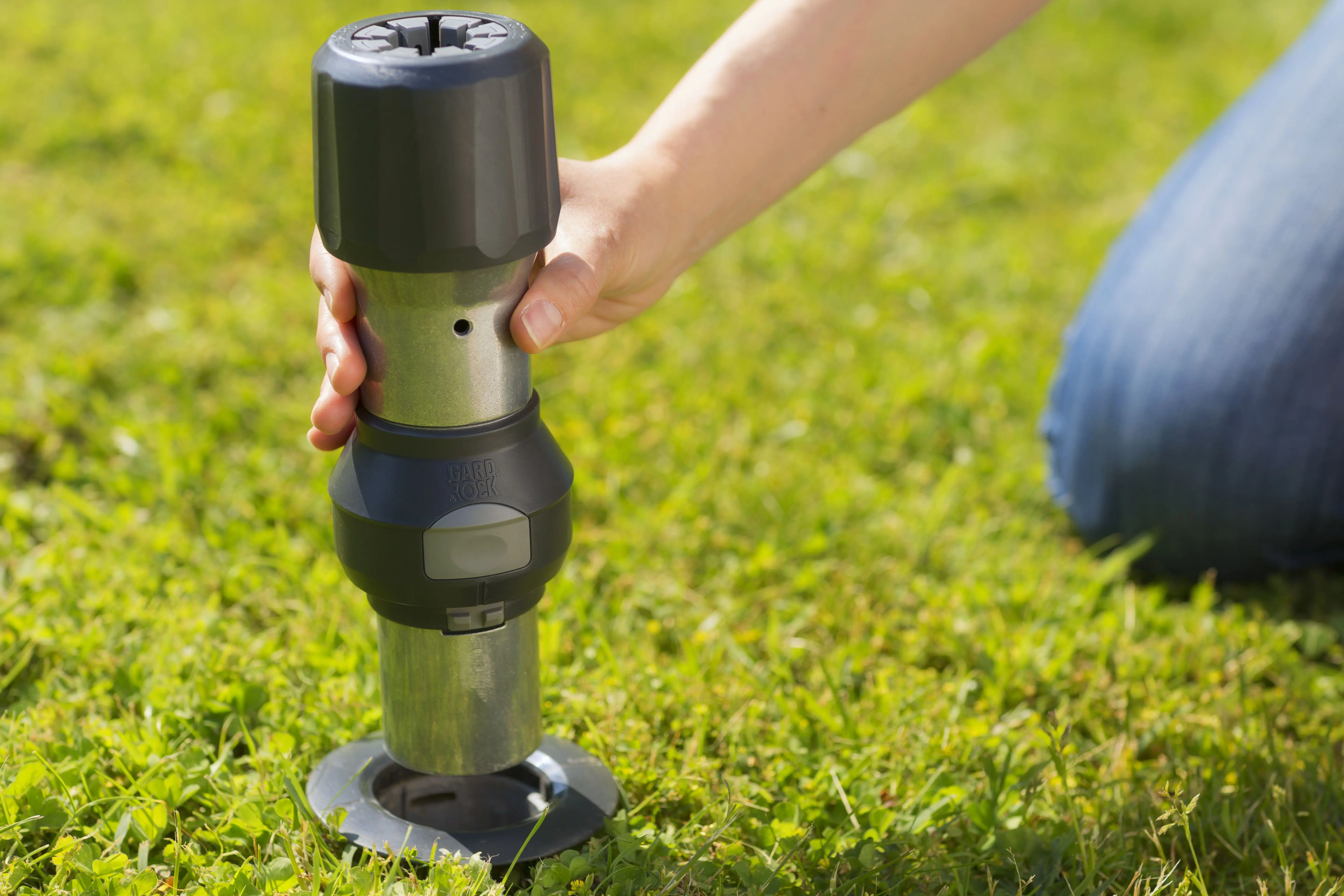 Installation d'un pied de parasol droit en un clips