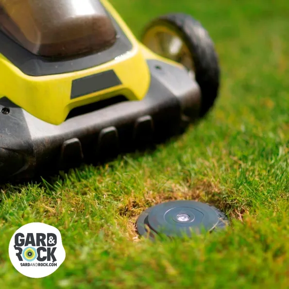 Base d’ancrage rasant le sol, aucune gène pour passage de tondeuse