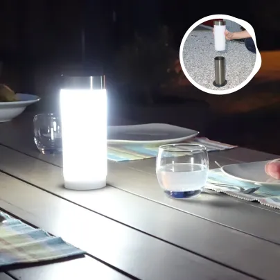 Lanterne détachable et amovible pour également éclairer les repas en extérieur.