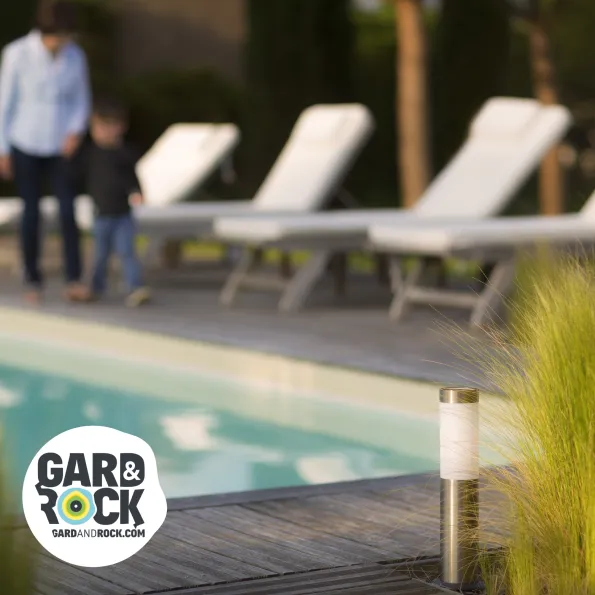 Mini lampadaire solaire extérieur, éclairage LED discret pour le mobilier de jardin